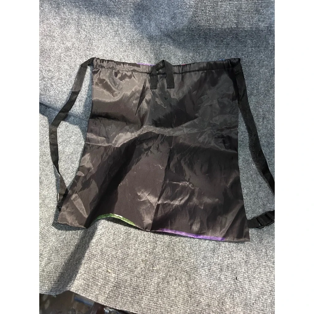Skechers The Uno Cinch Drawstring Backpack Bag Black Graphic Lips Sneaker Print